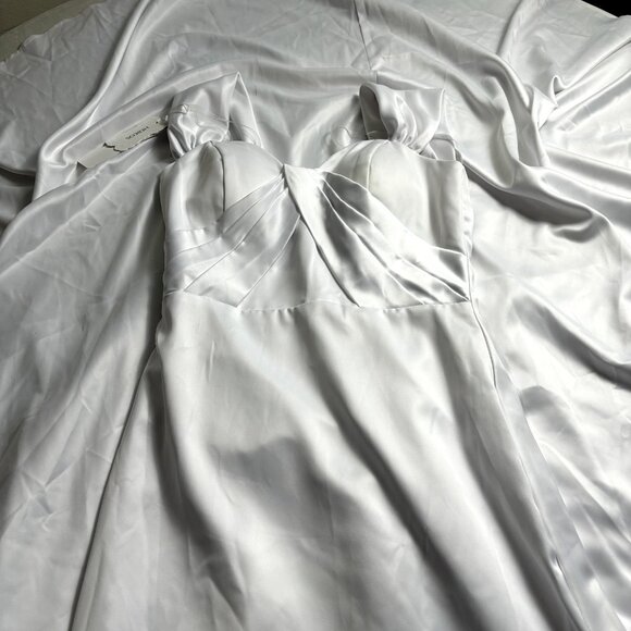 Beautiful Wedding Dress‎ Pearly White Satin Gown Buttoned Back NWT mermaid train - Picture 5 of 8